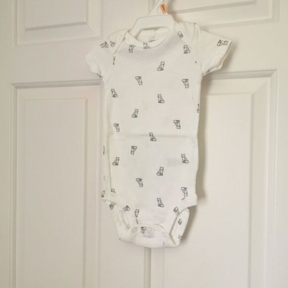3/$15 Carter's short sleeve onesie - Picture 1 of 4